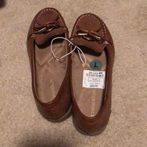 Brown naturalizers size 7
